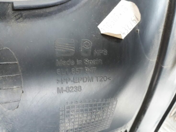 Mērinstrumentu paneļa apdare (zem stūres) priekš SEAT IBIZA 2005