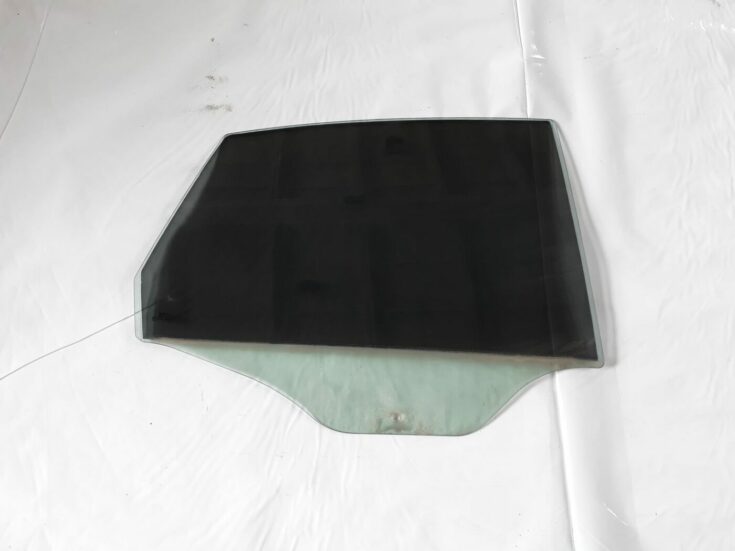 Aizmugurējo labo durvju stikls priekš SEAT IBIZA 2005