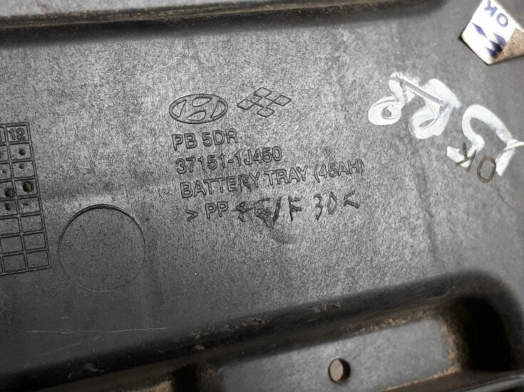 Akumulatora pamatnes kronšteins priekš HYUNDAI I20 2011