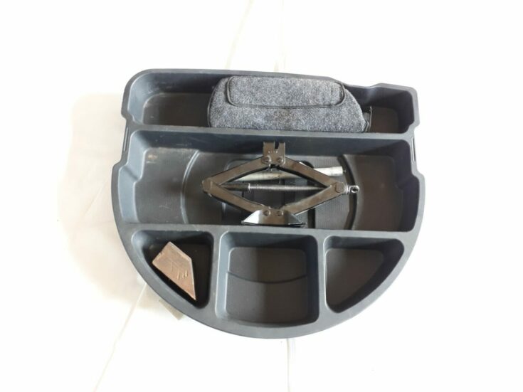 Bagāžnieka nodalījuma instrumentu ieliktnis priekš HYUNDAI I20 2011