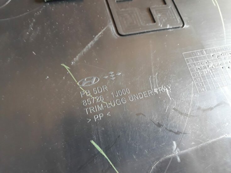 Bagāžnieka nodalījuma instrumentu ieliktnis priekš HYUNDAI I20 2011