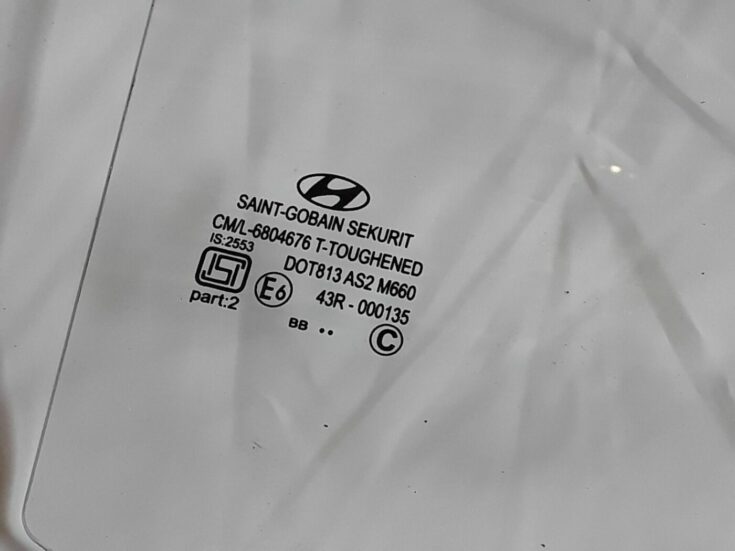 Aizmugurējo labo durvju stikls priekš HYUNDAI I20 2011