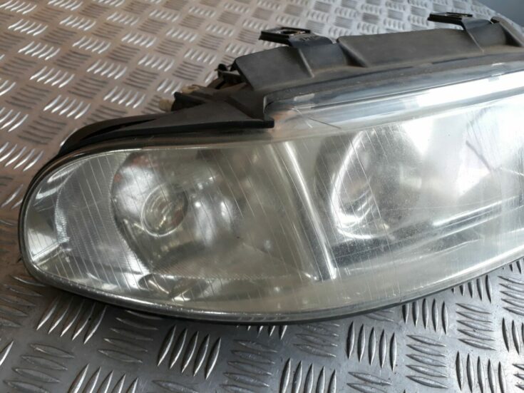 Priekšējais labais lukturis priekš AUDI A4 1999