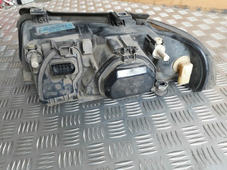 Priekšējais labais lukturis priekš AUDI A4 1999
