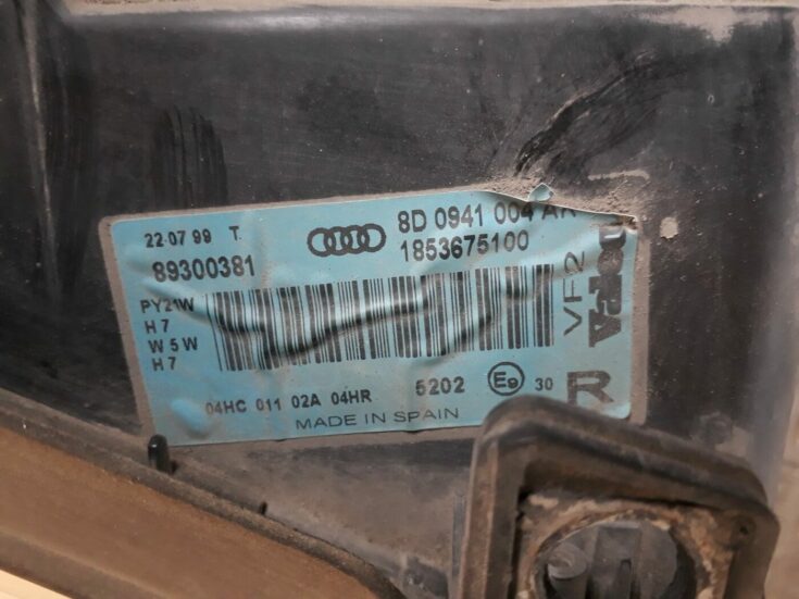 Priekšējais labais lukturis priekš AUDI A4 1999