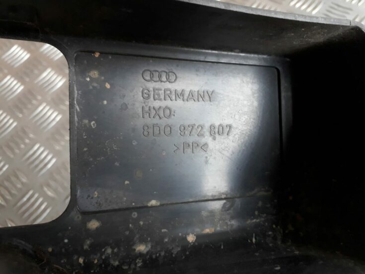 Salona plastmasa priekš AUDI A4 1999