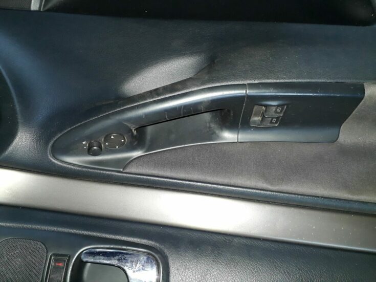 Priekšējo kreiso durvju apdare priekš AUDI A4 1999