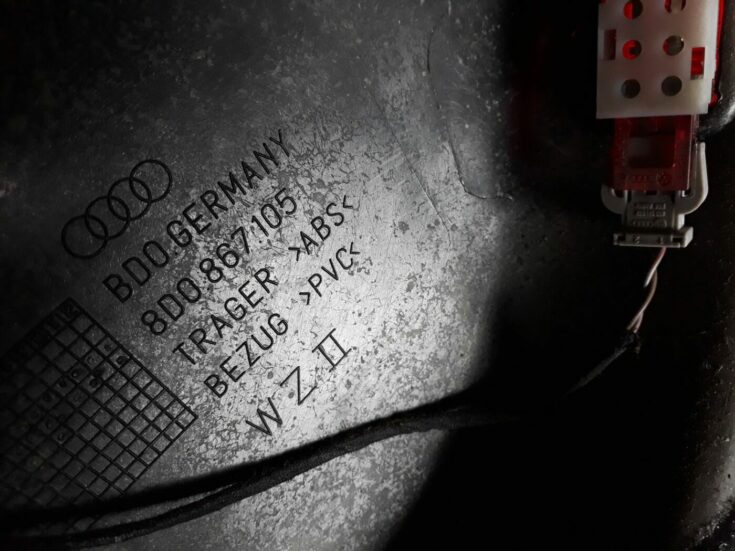 Priekšējo kreiso durvju apdare priekš AUDI A4 1999