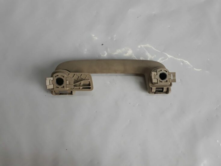Salona rokturis griestos priekš VOLVO V70 2010