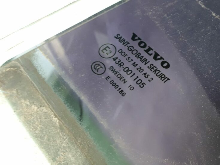 Aizmugurējo kreiso durvju stikls priekš VOLVO V70 2010