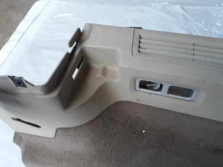 Bagāžnieka nodalījuma sānu apdare priekš VOLVO V70 2010
