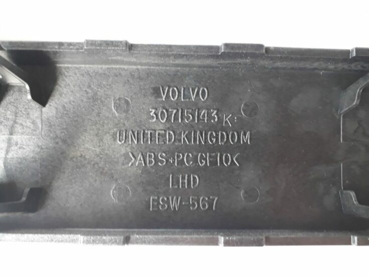 Mērinstrumentu paneļa gaisa vads, centrā priekš VOLVO V70 2010