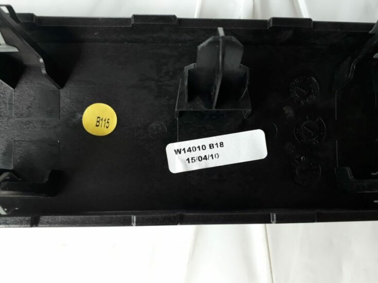 Mērinstrumentu paneļa gaisa vads, centrā priekš VOLVO V70 2010