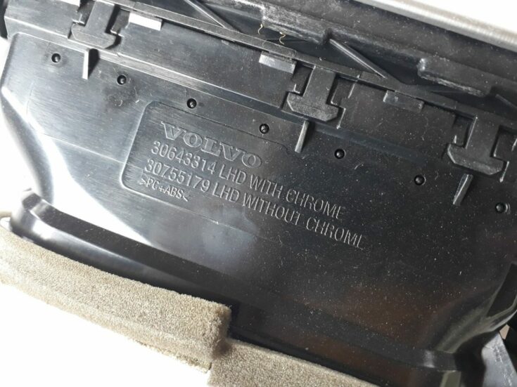 Mērinstrumentu paneļa gaisa vads, centrā priekš VOLVO V70 2010