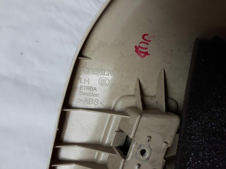 Aizmugurējas salona statnes apdare priekš VOLVO V70 2010