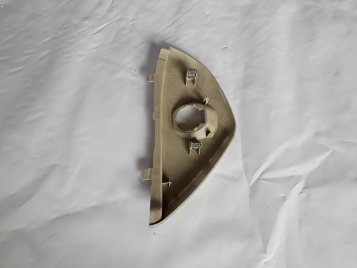 Mērinstrumentu paneļa sānu apdare priekš VOLVO V70 2010