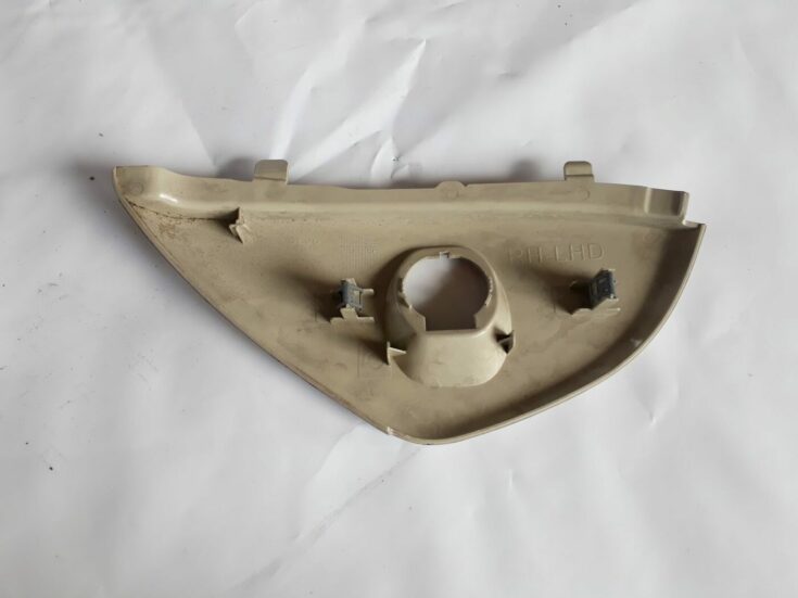 Mērinstrumentu paneļa sānu apdare priekš VOLVO V70 2010