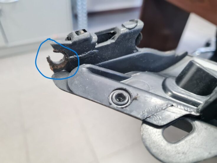Vējstikla ventilācijas režģis (salonā) priekš VW NEW BEETLE 2001