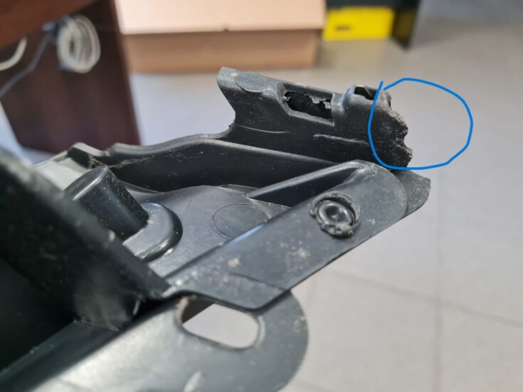 Vējstikla ventilācijas režģis (salonā) priekš VW NEW BEETLE 2001