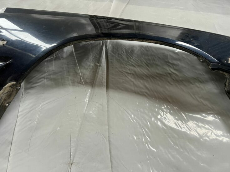 Priekšējais labais spārns priekš VOLVO V70 2000