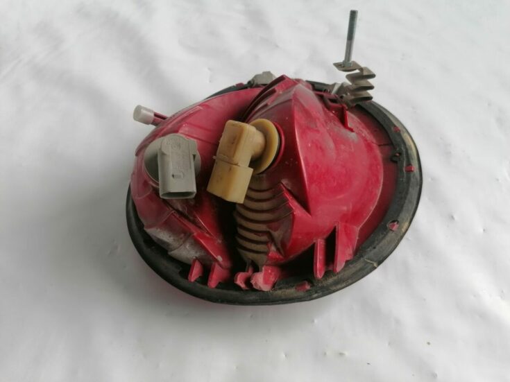 Aizmugurējais labais lukturis priekš VW NEW BEETLE 2001