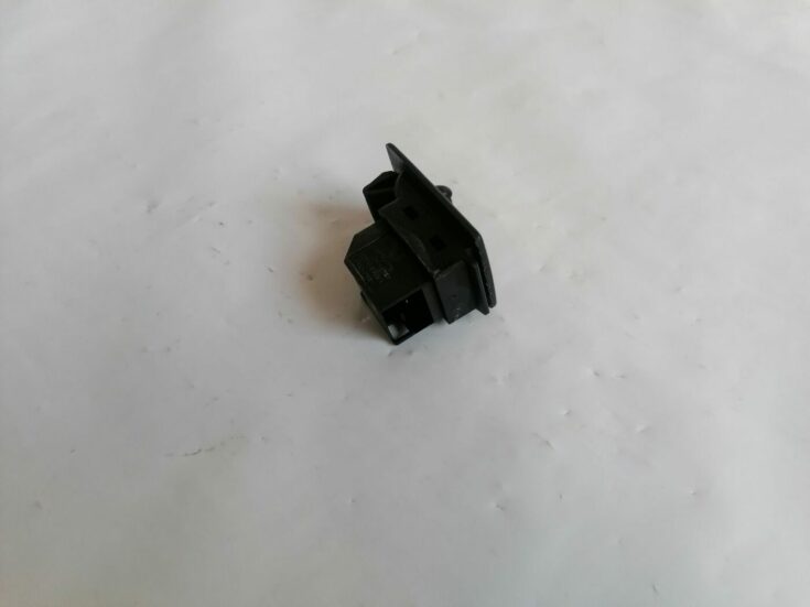 Stikla pacelšanas poga priekš VW NEW BEETLE 2001