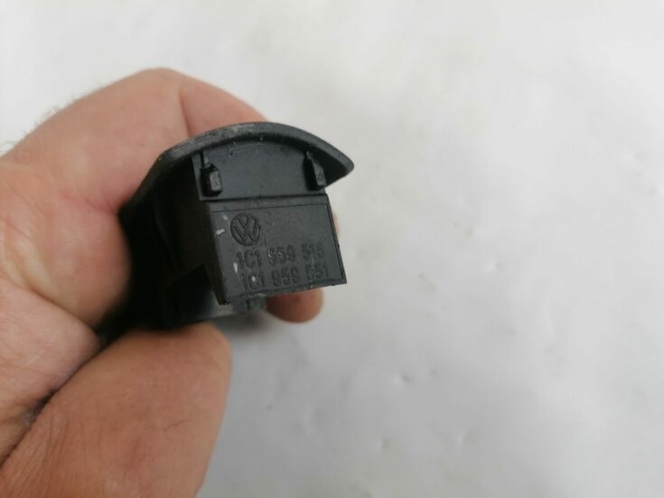 Salona plastmasa priekš VW NEW BEETLE 2001