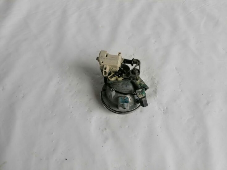 Bagažnieka vāka slēdzenes pogas emblēma priekš VW NEW BEETLE 2001
