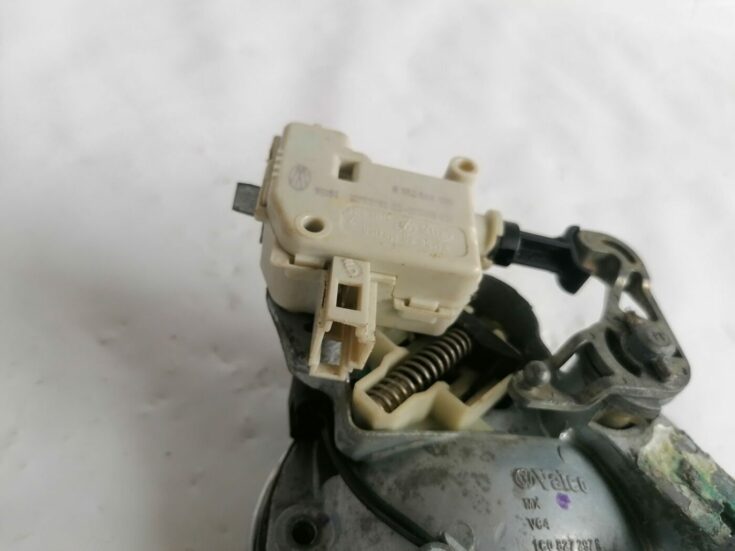 Bagažnieka vāka slēdzenes pogas emblēma priekš VW NEW BEETLE 2001