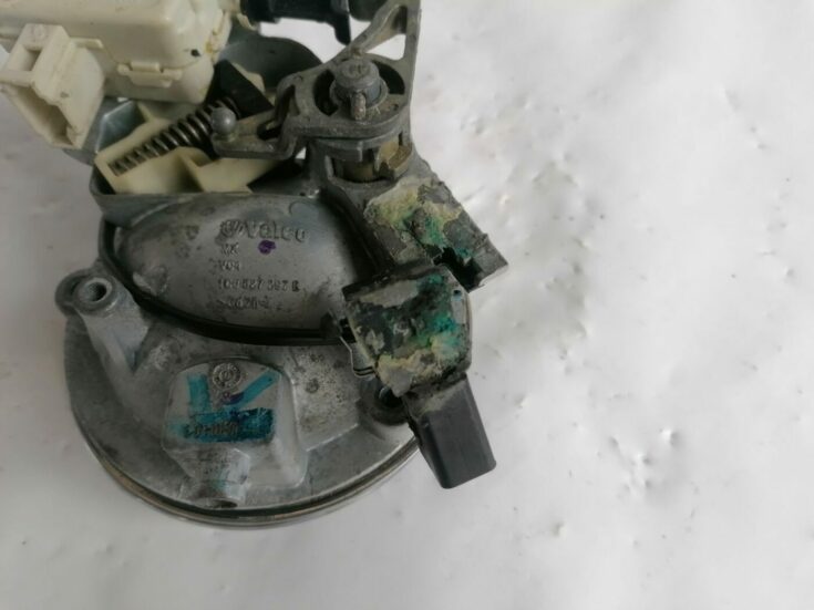 Bagažnieka vāka slēdzenes pogas emblēma priekš VW NEW BEETLE 2001
