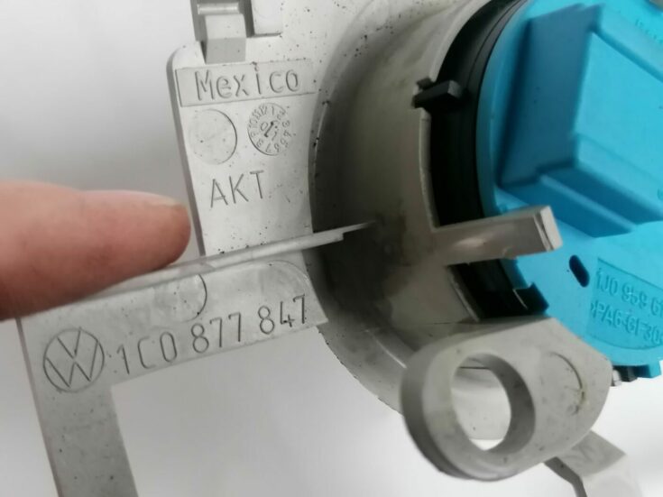 Jumta lūkas atvēršanas poga/rokturis/slēdzis priekš VW NEW BEETLE 2001