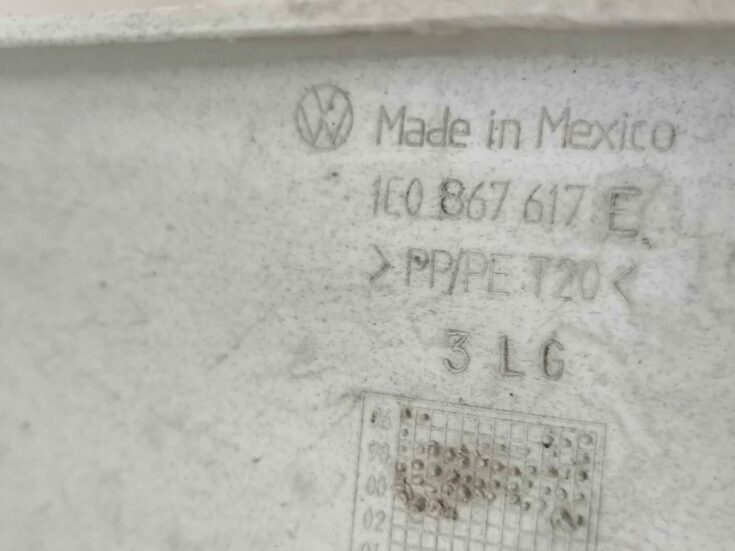 Bagāžnieka vāka apdare priekš VW NEW BEETLE 2001
