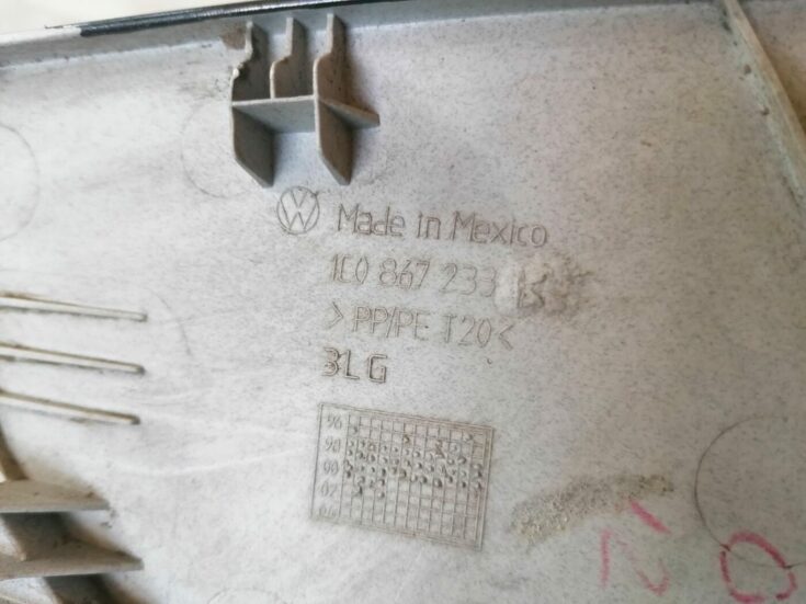 Priekšējas salona statnes apdare priekš VW NEW BEETLE 2001