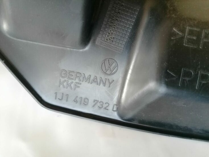 Salona plastmasa priekš VW NEW BEETLE 2001
