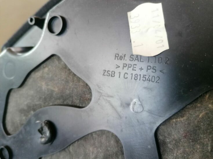 Salona plastmasa priekš VW NEW BEETLE 2001