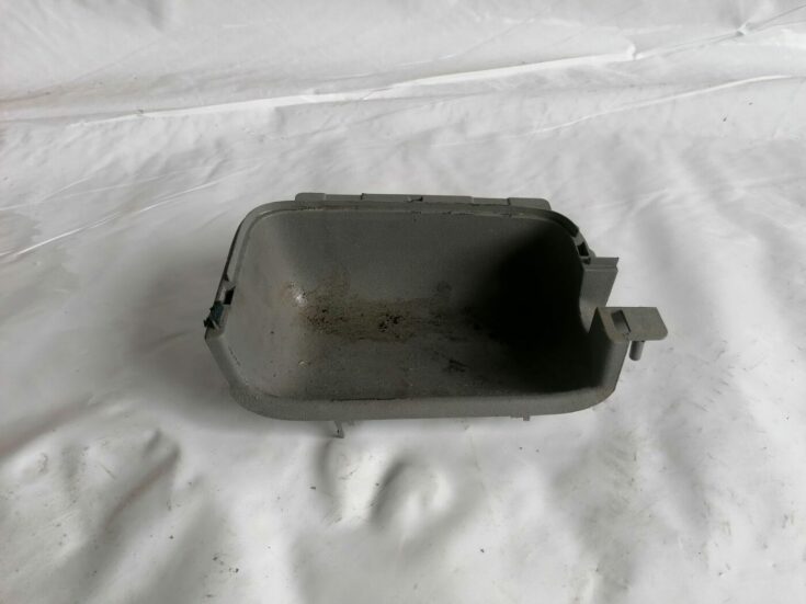 Dekoratīva apdare centrālās konsoles nodalījumam priekš VW NEW BEETLE 2001
