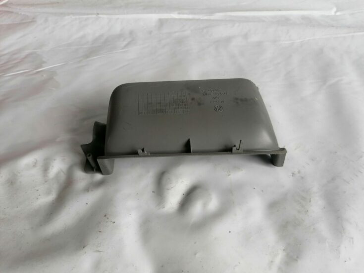 Dekoratīva apdare centrālās konsoles nodalījumam priekš VW NEW BEETLE 2001