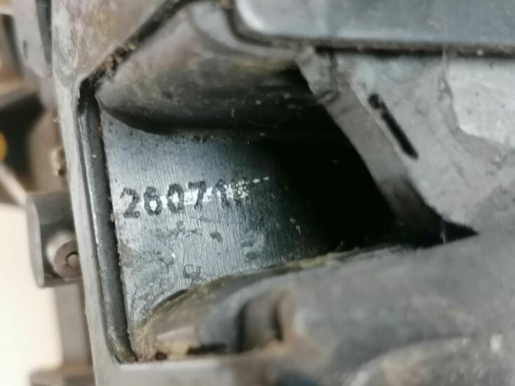Aizmugurējo labo durvju slēdzene priekš AUDI A4 2001 SEDAN