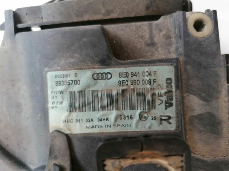 Priekšējais labais lukturis priekš AUDI A4 2001 SEDAN
