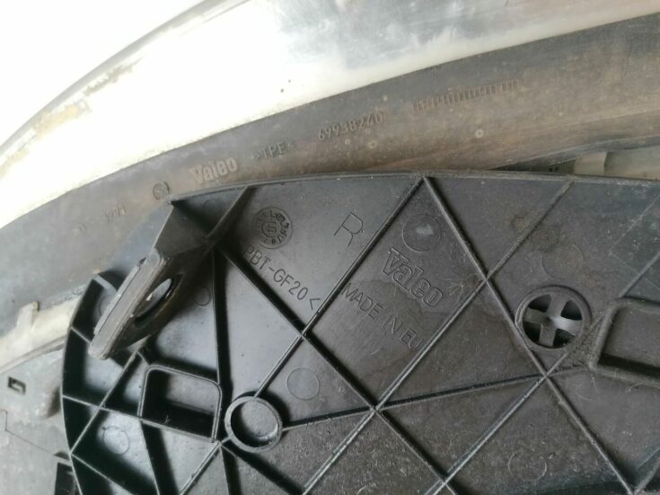 Priekšējais labais lukturis priekš AUDI A4 2001 SEDAN