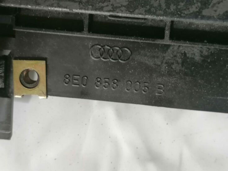 Automašīnas radio kronšteins priekš AUDI A4 2001 SEDAN