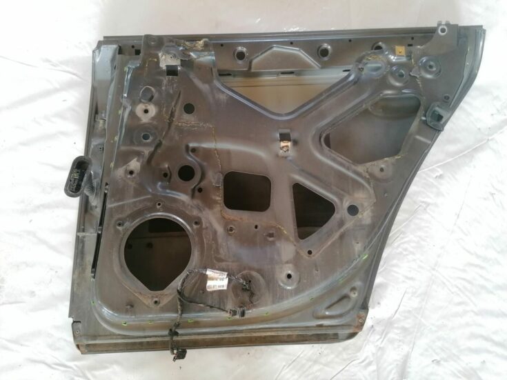 Aizmugurējās labās durvis priekš AUDI A4 2001 SEDAN