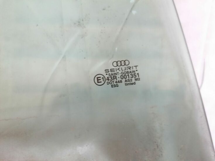 Aizmugurējo labo durvju stikls priekš AUDI A4 2001 SEDAN