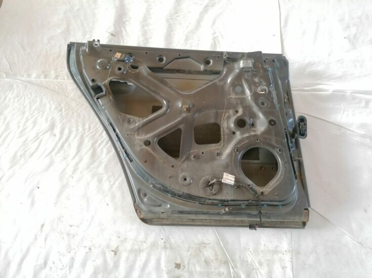 Aizmugurējās kreisās durvis priekš AUDI A4 2001 SEDAN