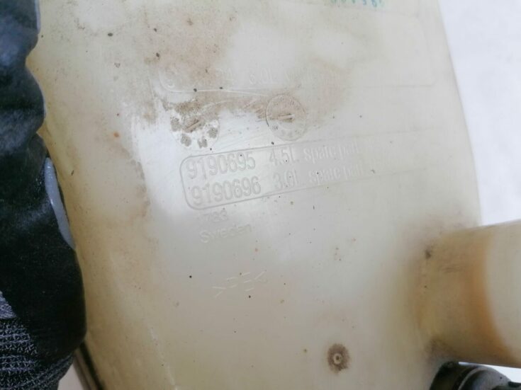Mazgātāja šķidruma tvertne priekš VOLVO V70 2000
