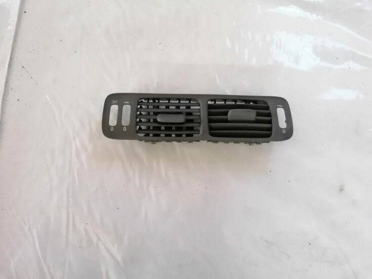 Mērinstrumentu paneļa gaisa vads, centrā priekš VOLVO V70 2000