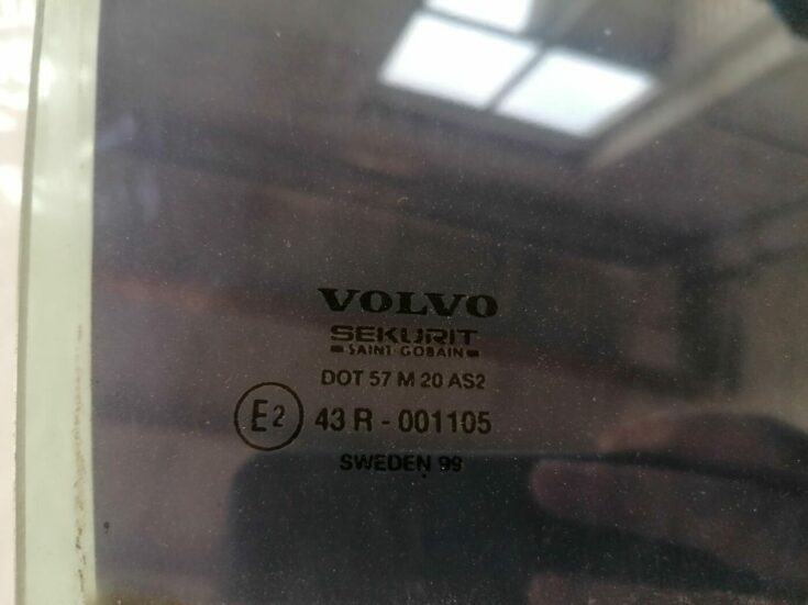 Aizmugurējo labo durvju stikls priekš VOLVO V70 2000 2