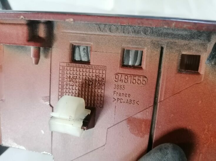 Mērinstrumentu paneļa dekoratīvais rāmis priekš VOLVO V70 2000