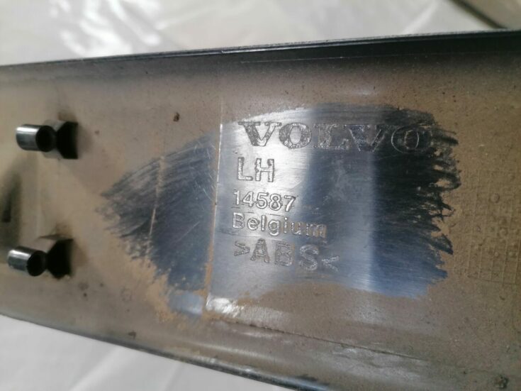 Bagažnieka nodalījuma statnes apdare priekš VOLVO V70 2000