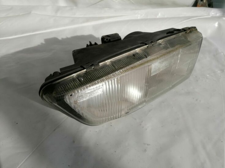 Priekšējais labais lukturis priekš VOLVO V70 2000